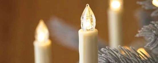 Osvětlení vánočního stromečku - vánoční svíce rozjasní každému líce